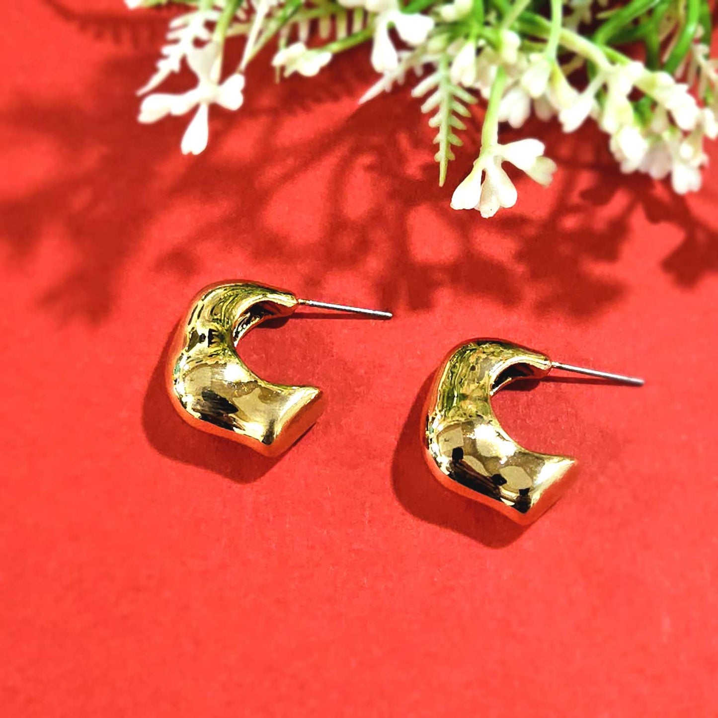 Gold-Tone Chunky Stud Earrings – Modern Minimal Statement