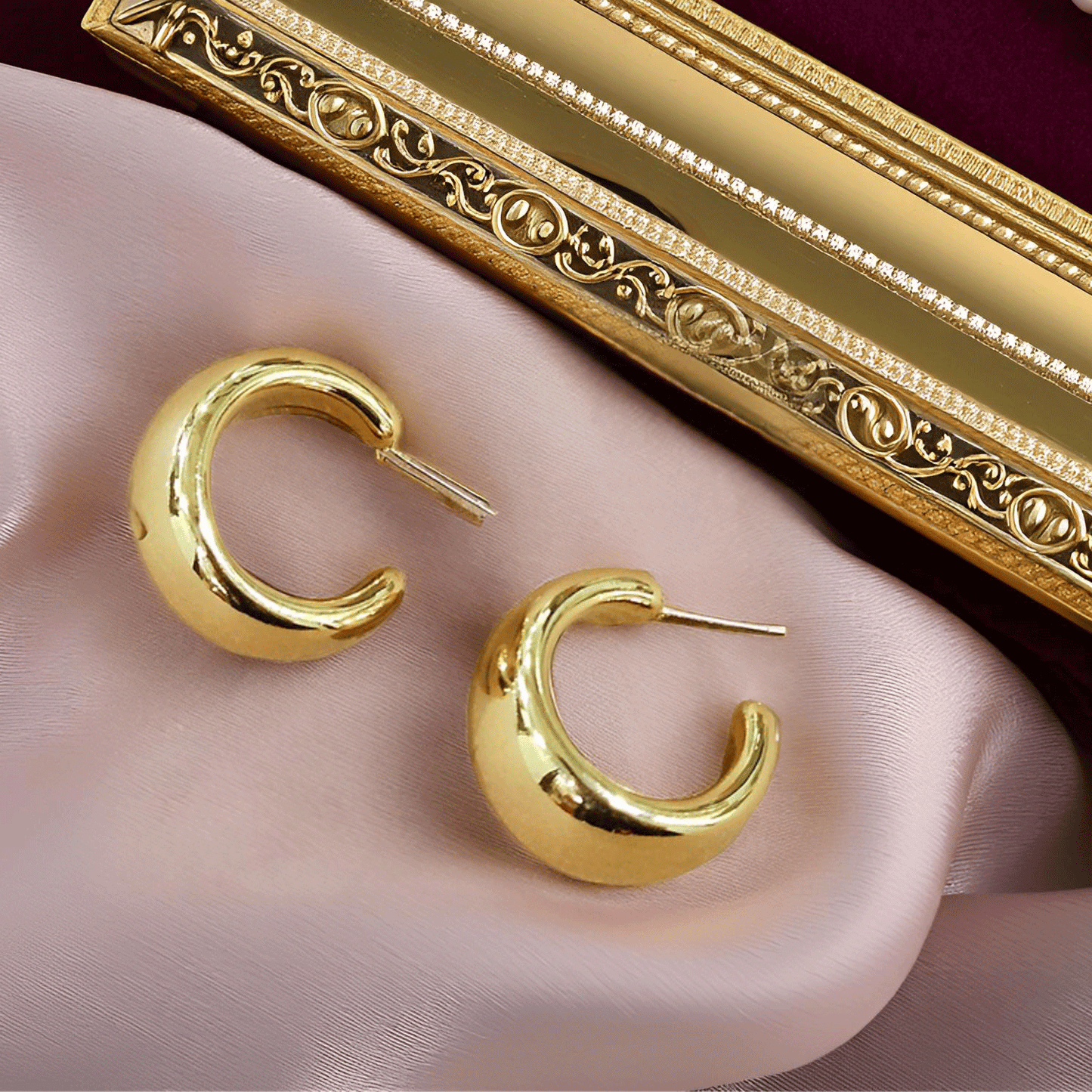 Gold-Tone Chunky Hoop Earrings – Minimal Everyday Statement
