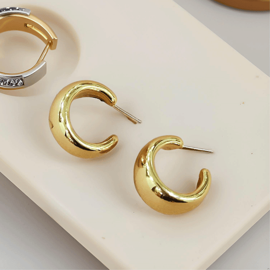 Gold-Tone Chunky Hoop Earrings – Minimal Everyday Statement