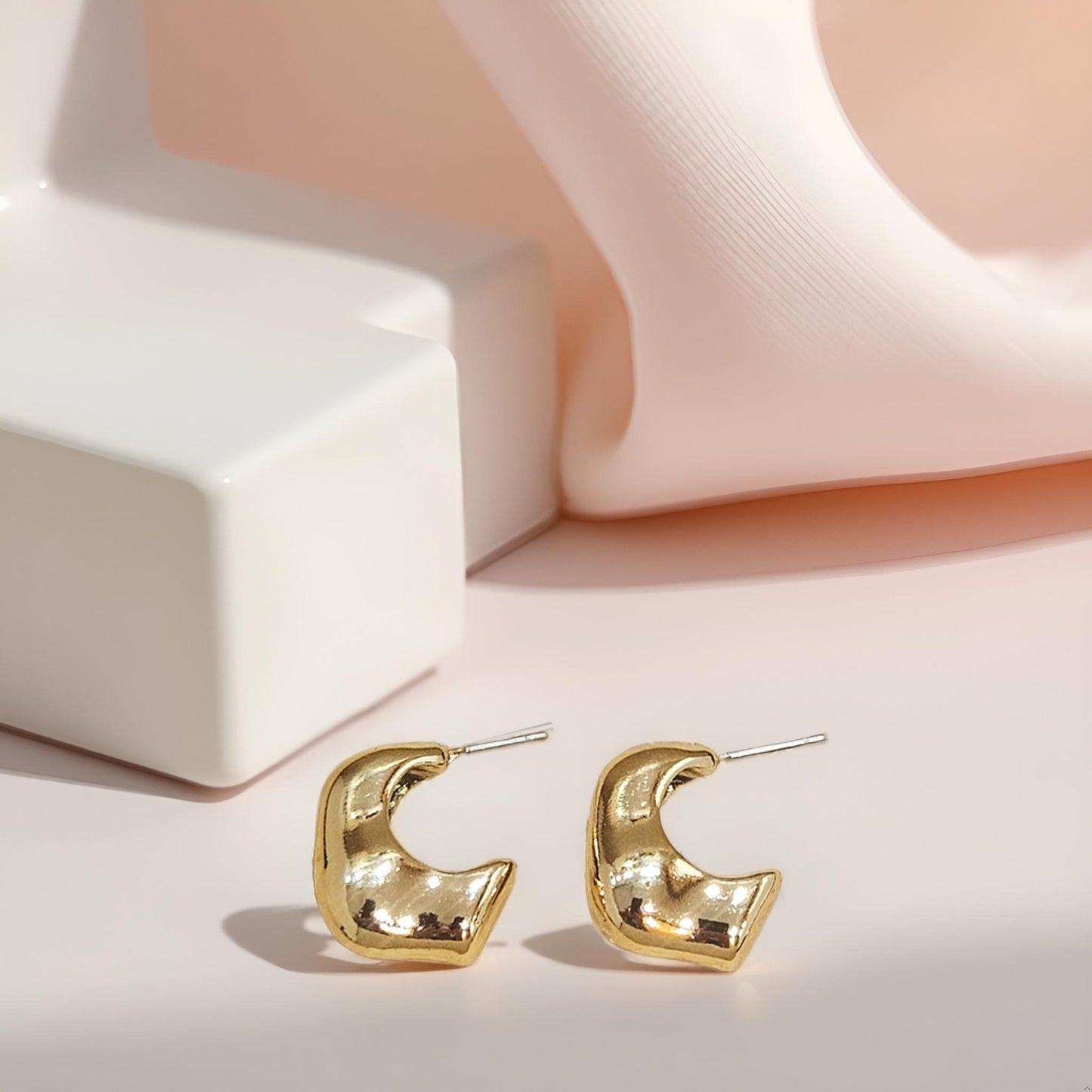Gold-Tone Chunky Stud Earrings – Modern Minimal Statement