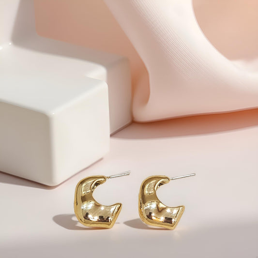 Gold-Tone Chunky Stud Earrings – Modern Minimal Statement