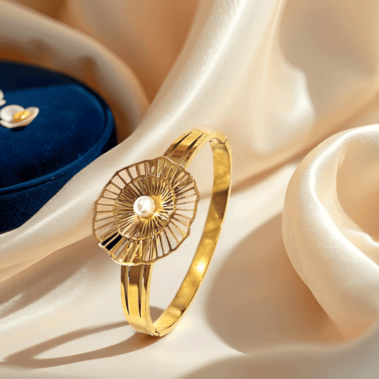 Waterproof & Tarnish-Resistant Floral Bracelet - Gold Plated Openable Design (Skin Safe)